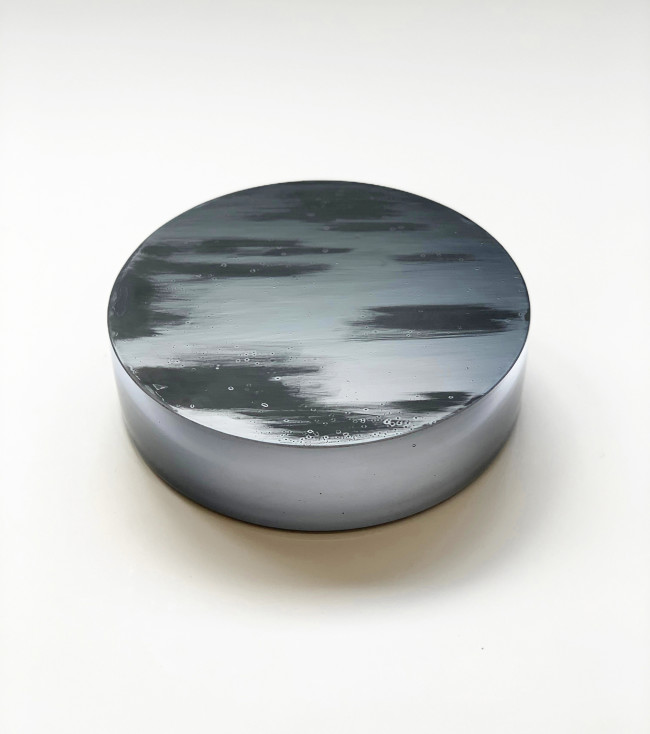 2021
Solid glass and black Japanese lacquer
Ø26,5 x 7,5 cm
Unique piece
