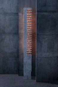 2001
Bardiglio imperiale marble stone, aluminium, reflectors, browned copper socket
200 x 23 x 8 cm
Limited edition of 8 
(+ 2 prototypes + 2 A.P)