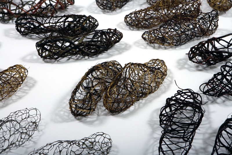 2006 / 2014
Roots, wire, fibres
20-25 cm each
Unique piece