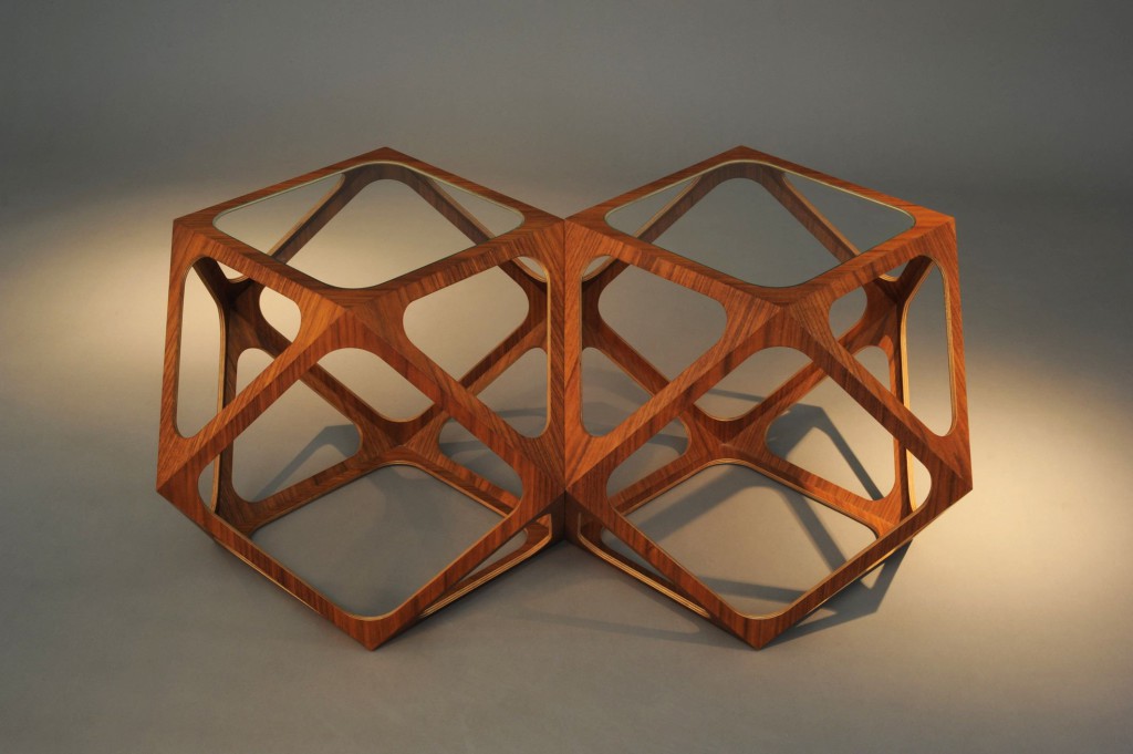 2007
Santos Rosewood, glass
43 x 43 x 43 cm
Limited editions of 16 tables in various woods
Handmade by the artist