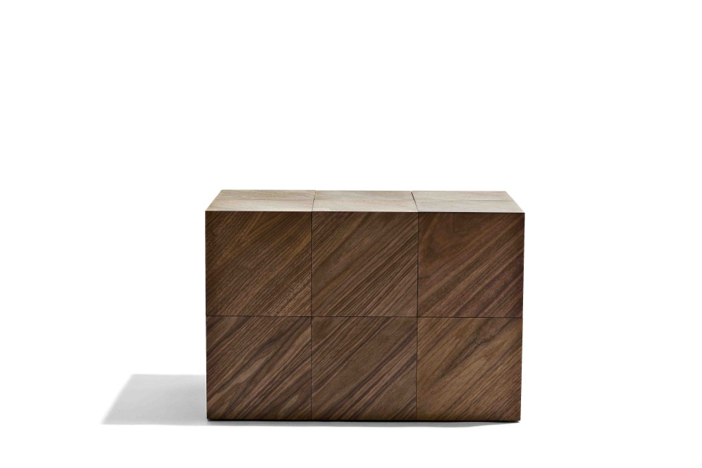 2015
American Walnut, Magnets
Table 70 x 57 x 42(h) cm 
One cube 21 x 21 x 21 cm
Limited editions of 8 + 2 AP 
Handmade by the artist