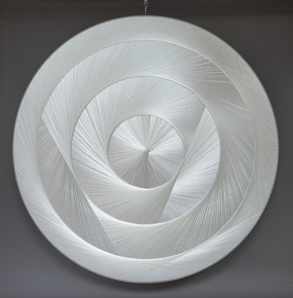 2017
Sound absorbing sculpture
Polyester threads, wood, textile, glass wool
Diameter: 200 cm / Depth: 9,5 cm
Unique
