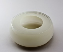 Mouthblown. Handcut and Polished glass.
H 12,5 / D 32 cm
Unique piece
