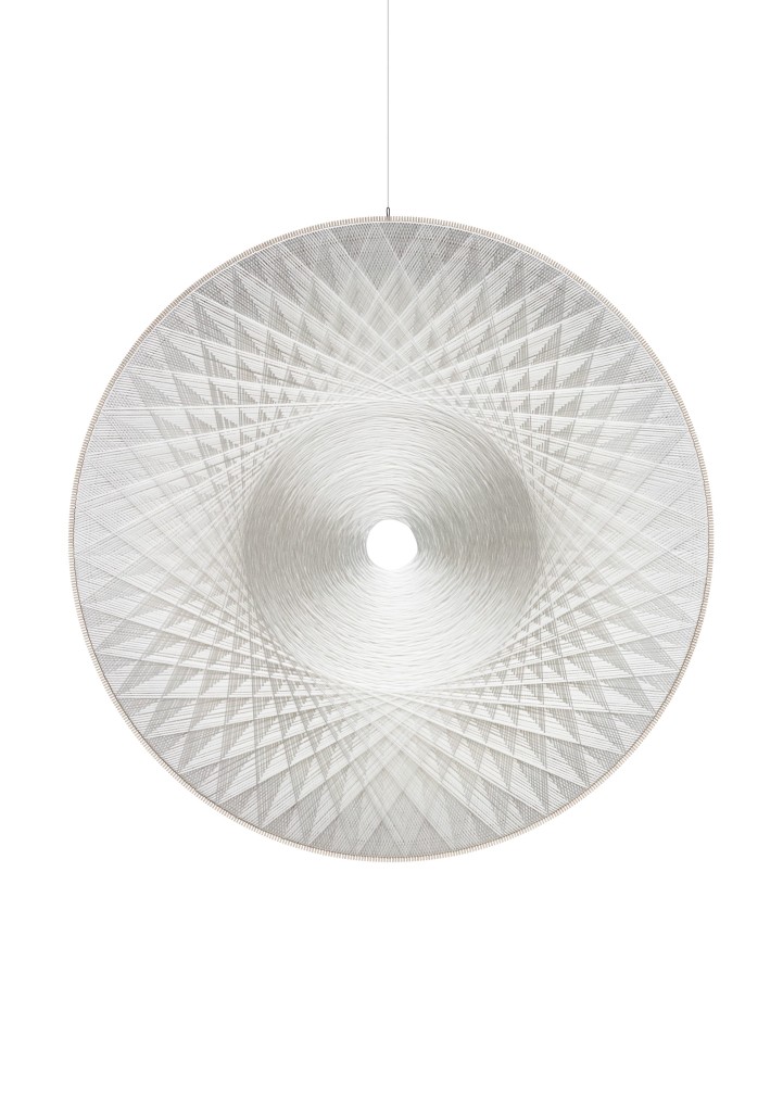 2018
Thread sculpture. Polyester, thread, wood, glass fiber
Diameter: 200 cm Depth: 5 cm