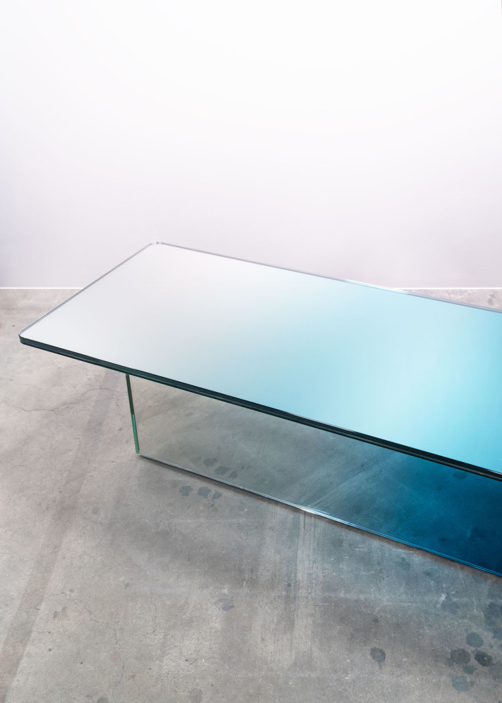 Blue Presence - Absence
2018
Hardened laminated glass mirror with graduation from 100% mirror to 100% blue glass
60 x 180 x 40 cm
