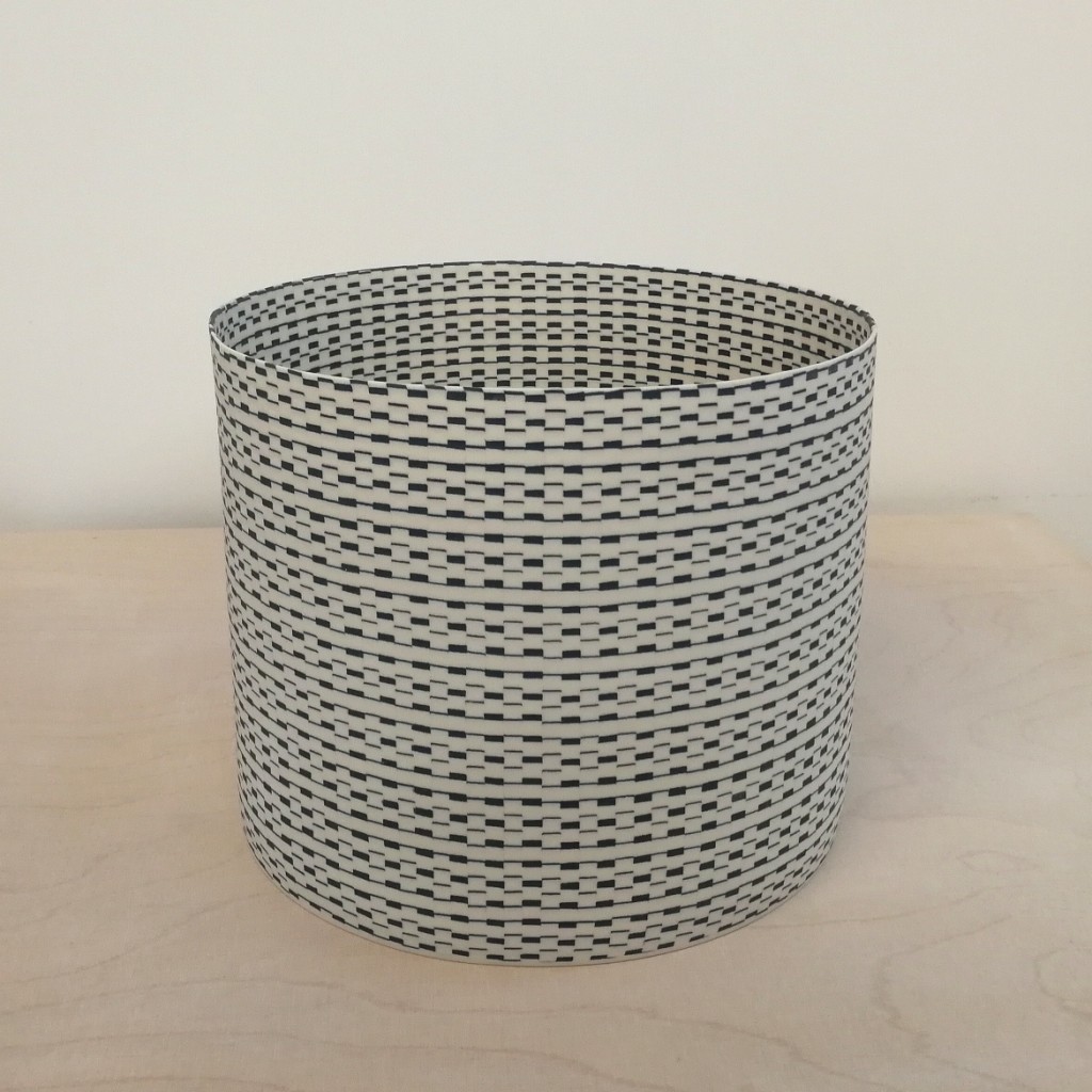 Ceramic
17.5/18 x 12.3 cm