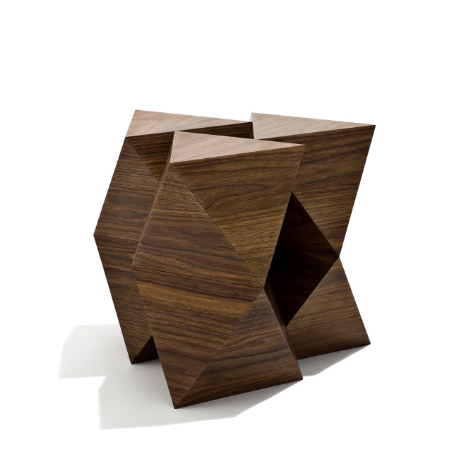 2015
American Walnut and magnets
40 x 40 x 40 cm
Limited edition of 8