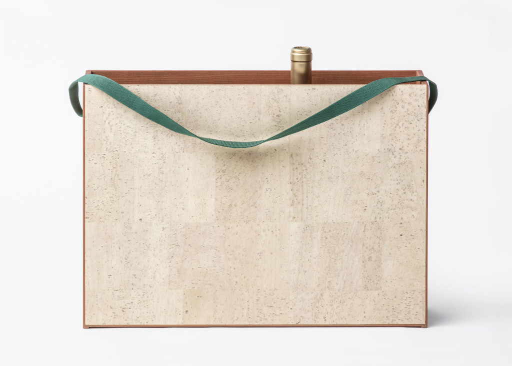 Padauk, dyed cork, Japanese cord
45 x 10,5 x 32 cm
Limited edition of 12