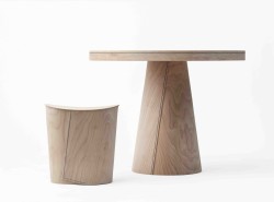 Maple, wax string 
Table: Ø 90 x H 70 cm 
Stool: 39 x 29 x 42,5 cm 
Limited edition of 20