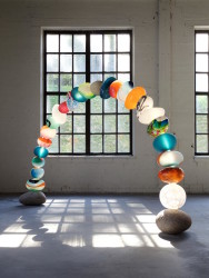 2016
Handblown glass, natural stones,
iron pipe, silicone, LED, steel
300 x 180 cm
