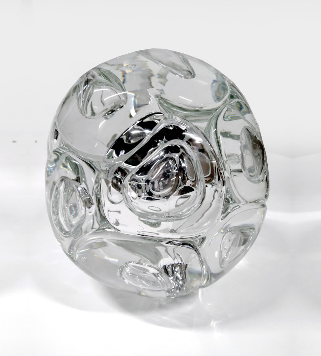 2023
Solid handblown glass, silvering
28 x 28 x 28 cm
Unique piece