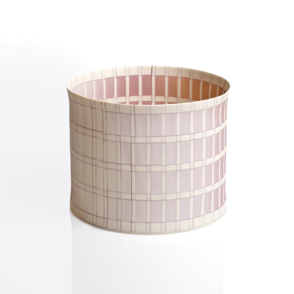 2021
Porcelain
Ø22,5 x 17,5 cm
Unique piece