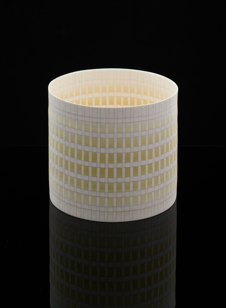 2020
Porcelain
Ø22,5 x 20 cm
Unique piece