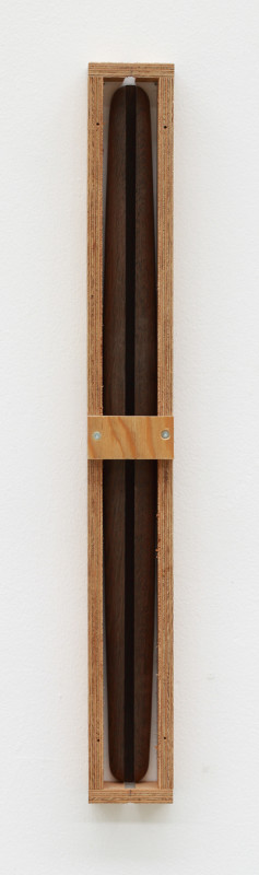 Smoked oak. Plywood screws
78 x 9 x 6 cm