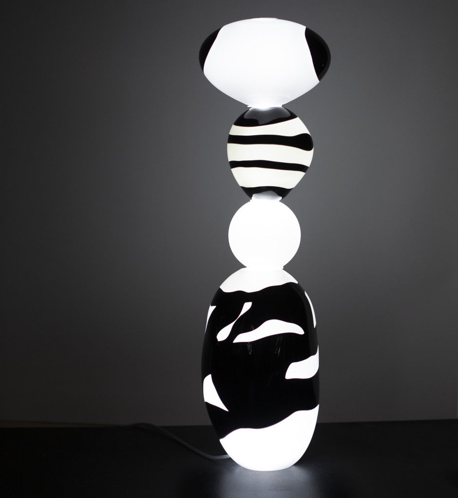 2020
Glass, aluminium, acrylic, silicone, LED, dimmer
Height: 74 cm
Unique piece