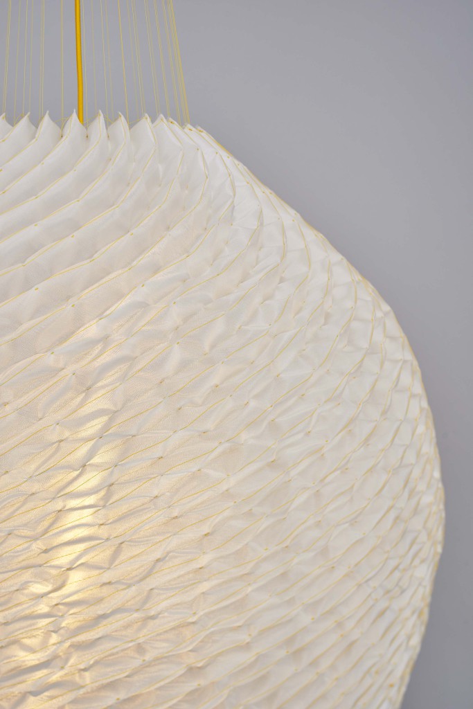 Sound absorbing pendant
Textile, polyester threads.
Diameter 80 cm / height adjustable
limited edition of 12