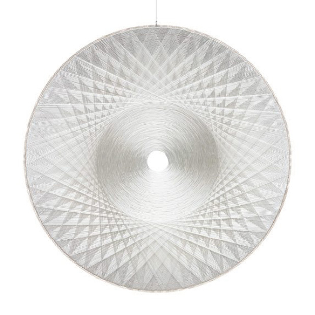 Thread sculpture, sound-absorbing
Polyester, thread, wood, glass fiber
Diameter: 200 cm Depth: 5 cm
Unique piece