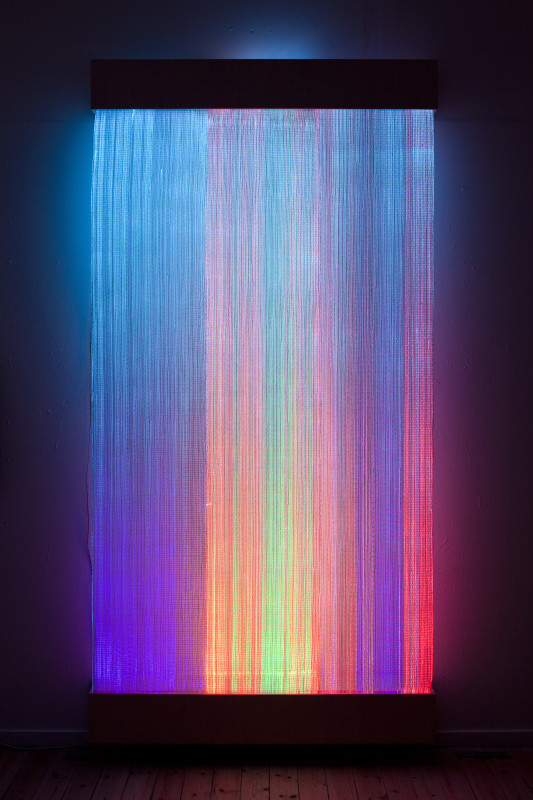 2011
Weaving in optic fibers and paper yarn, light monitors
150 x 250 x 20 cm
Unique piece
